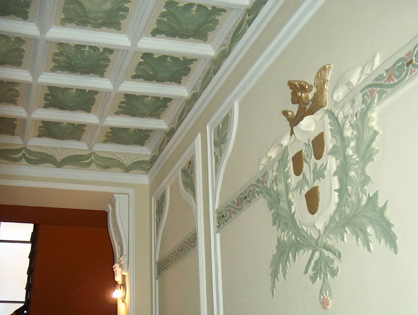 Der Maler – Innungsbetrieb Malermeister Norbert schimpf hat im Carl – Herz – Ufer 4 Entrees mit dekorativen Gestaltungstechniken überarbeitet. Der Altbau aus dem Berliner Jugendstil wurde im Vorfeld von Der Firma Restaurierung und Gestaltung Malermeister Schimpf überarbeitet. Hierzu gehören die Malerarbeiten und das anbringen und reparieren vom Stuck. Der Stuck wurde zum Teil mit einer Lasur im Jugendstil überarbeitet. An jede Deckenfläche der Eingangsbereiche wurde eine Deckenmalerei angebracht. Diese wurde zum Teil gemalt und zum Teil mit Schablone ausgeführt. Die Malerarbeiten im Treppenhaus wurden von der Firma Kurt Koryszczuk überarbeitet.